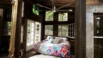 1 bedroom, desk, bed sheets