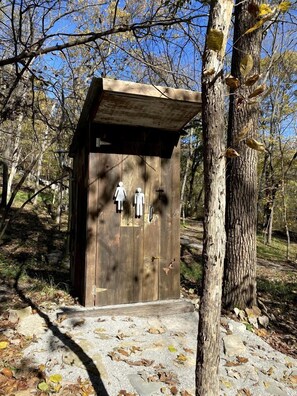 Unclassified image, 3 of 15, button - Magical Tree House Rental near Kansas City for Glamping in Missouri (Excelsior Springs)