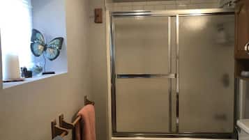 Jetted tub, hair dryer, towels, toilet paper