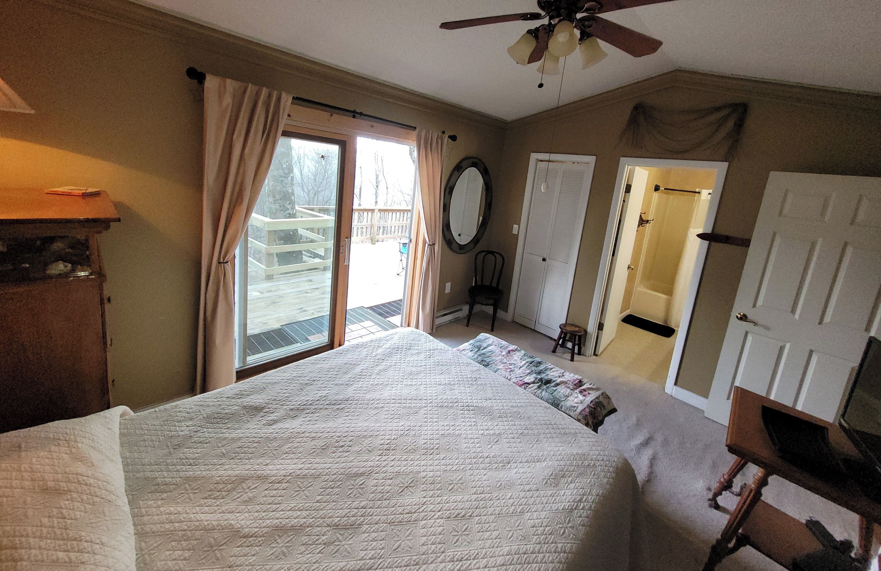 Iron/ironing board, free WiFi, bed sheets