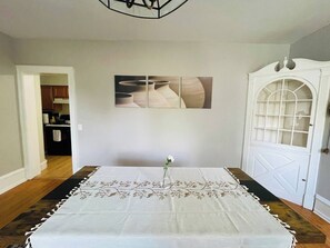 Silitysrauta/-lauta, ilmainen Wi-Fi, vuodevaatteet