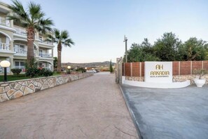 Unclassified image, 2 of 86, button - Arkadia Hotel (Arkadii)