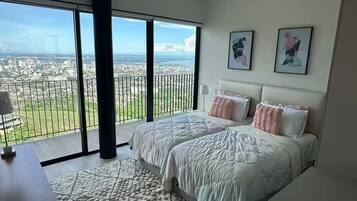 3 chambres, fer et planche à repasser, Wi-Fi gratuit, draps fournis