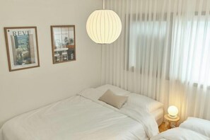 Room - Haru Stay/Queen Bed 3/Seoul Station. Hongdae. Gangnam 30 minutes/Subway Station 7 minutes (Seoul)