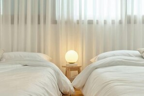 Room - Haru Stay/Queen Bed 3/Seoul Station. Hongdae. Gangnam 30 minutes/Subway Station 7 minutes (Seoul)