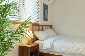 Room - Haru Stay/Queen Bed 3/Seoul Station. Hongdae. Gangnam 30 minutes/Subway Station 7 minutes (Seoul)