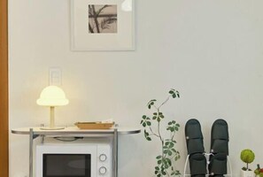 Room - Haru Stay/Queen Bed 3/Seoul Station. Hongdae. Gangnam 30 minutes/Subway Station 7 minutes (Seoul)