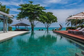 حمام سباحة خارجي