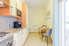 Cots/infant beds - BnB Homes Ocean View Apartment with Huge Sunny Terrace, 2 Swimming Pools & Tennis Court (Albufeira)