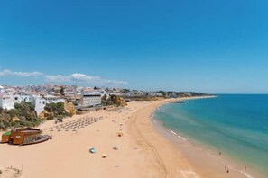Beach towels - BnB Homes Ocean View Apartment with Huge Sunny Terrace, 2 Swimming Pools & Tennis Court (Albufeira)