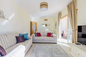 Cots/infant beds - BnB Homes Ocean View Apartment with Huge Sunny Terrace, 2 Swimming Pools & Tennis Court (Albufeira)