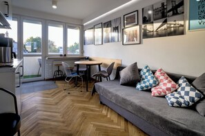 Apartment, Balcony | Iron/ironing board, free WiFi - RentPlanet - Apartament plac Nowy Targ (Wrocław)