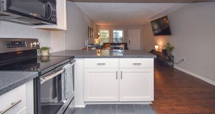 NEW! Eagles Landing 2BR/2BA condo in Auburn close to downtown! Sleeps 7!