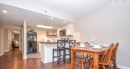 NEW! Eagles Landing 2BR/2BA condo in Auburn w/3 parking passes! Sleeps 7!