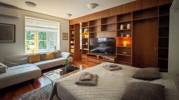 2 Schlafzimmer, Zimmersafe, Schreibtisch, Bügeleisen/Bügelbrett