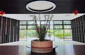 المنشأة من الداخل