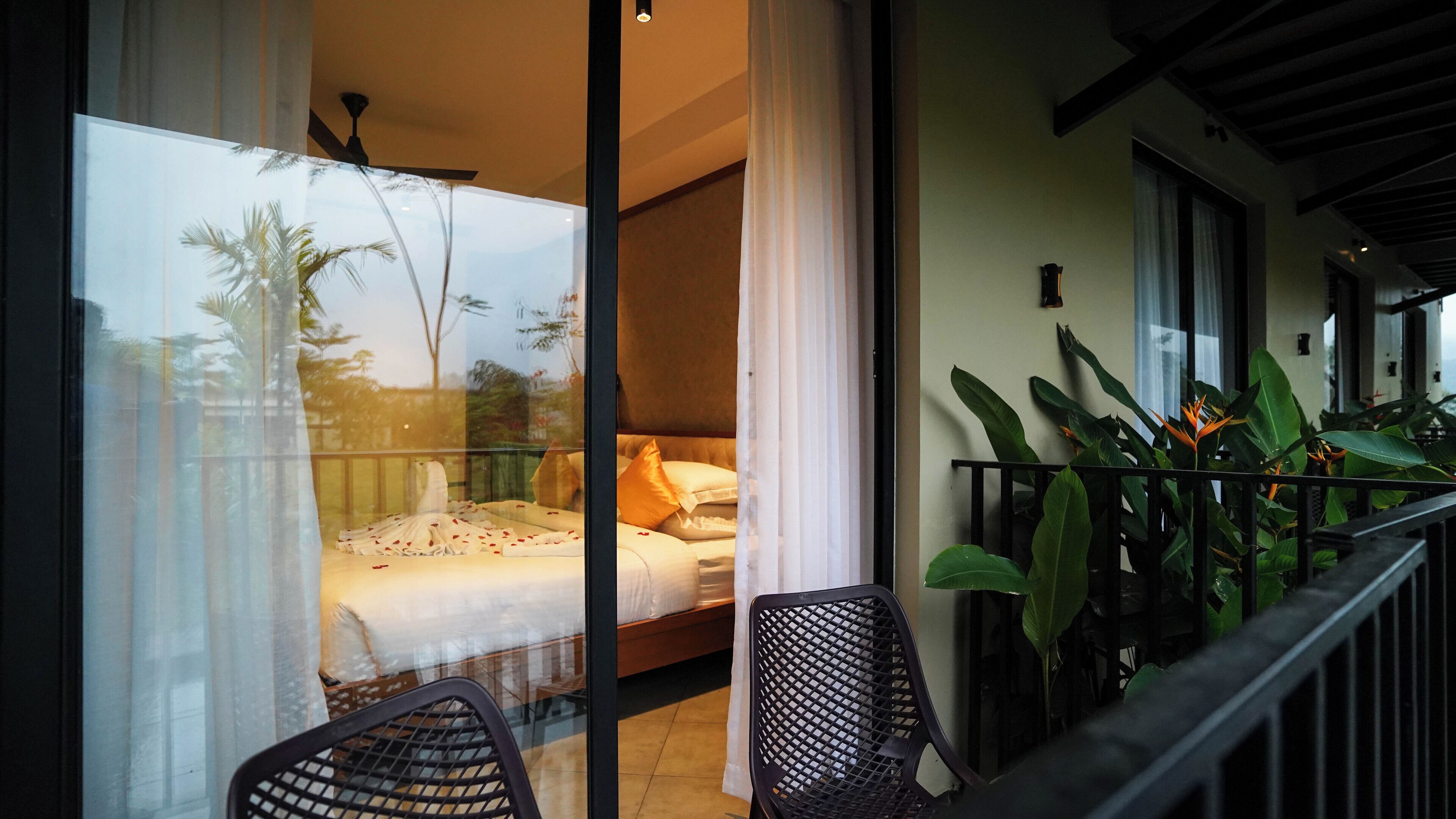 Espace de travail pour ordinateur portable, fer et planche à repasser