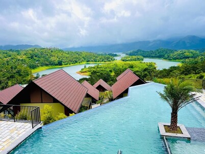 Manjoora Saddles Resorts & Spa