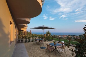 Outdoor dining - Apartment No. 2 ( CIN: IT008031B4ZWFUDL3D Citra 008031-LT-1322 ) (Imperia)