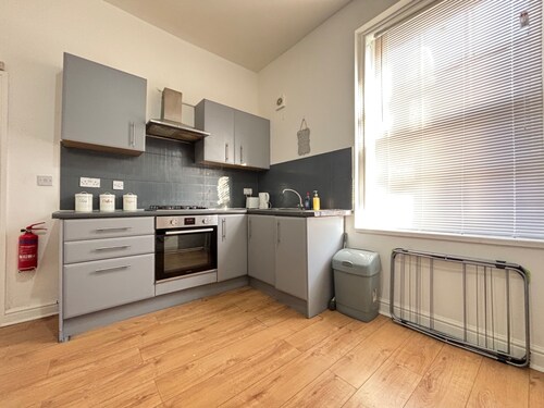 4 Beds-sleeps 8-central-office Space