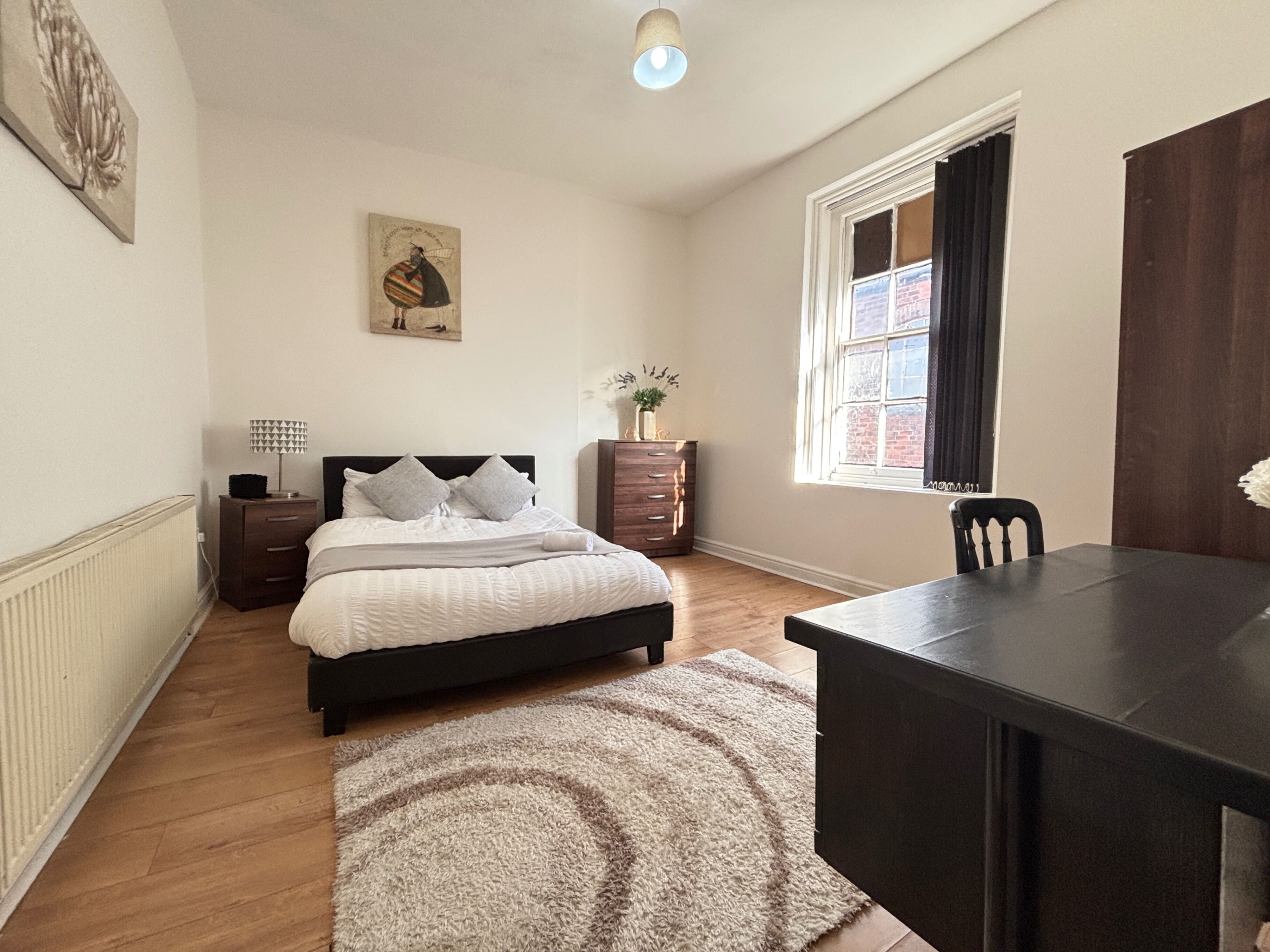 4 slaapkamers, een strijkplank/strijkijzer, gratis wifi, beddengoed