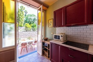 Fridge, toaster, high chair, cookware/dishes/utensils - APARTMENT No. 5 (CIN: IT008031B4WHV5EFOY Citra 008031-LT-1491 ) (Imperia)