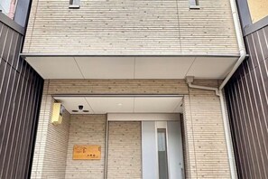 Exterior detail - Kayo, Nijo Minami, 6 minutes walk from Nijo Station, quiet house (Kyoto)