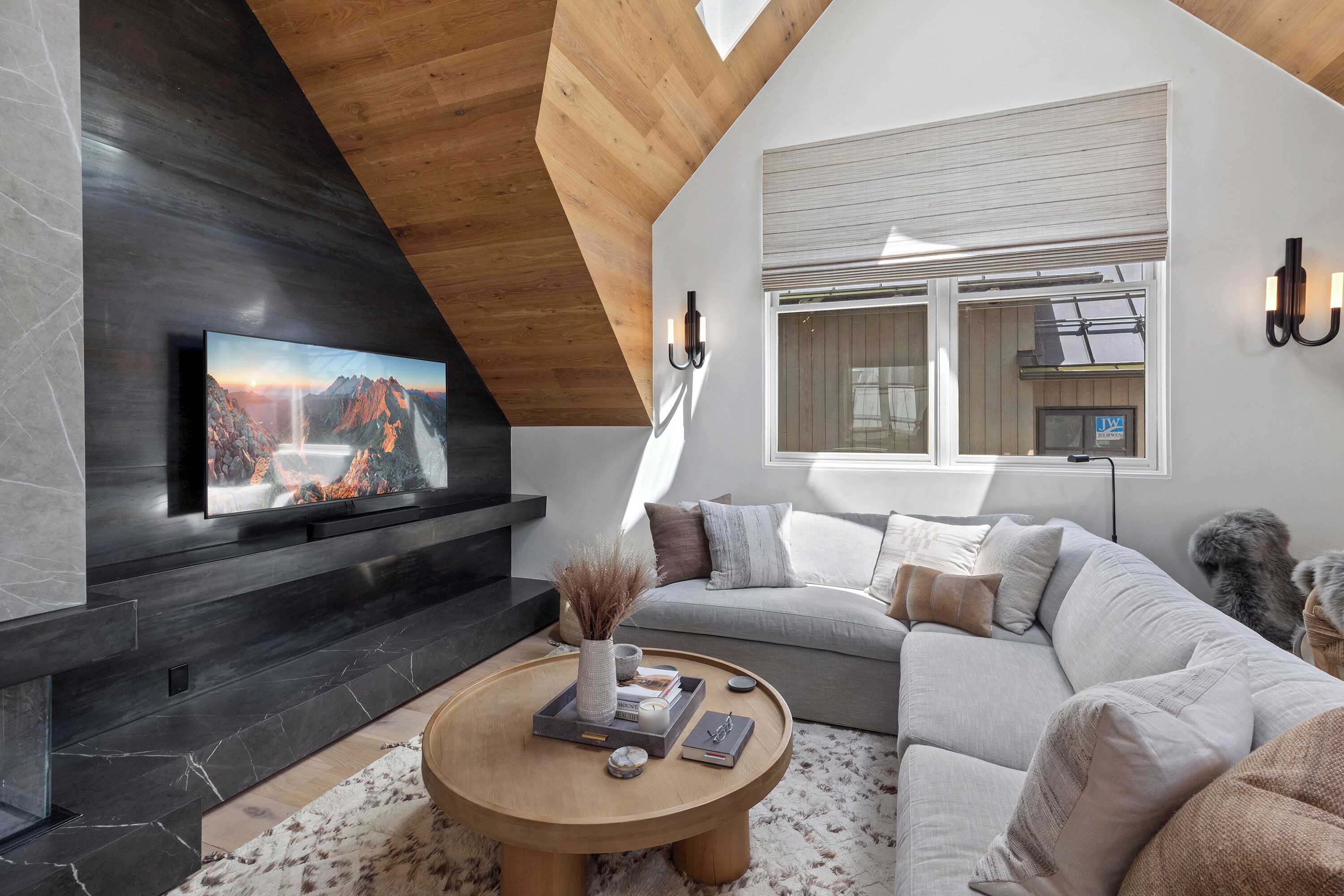 Télévision, cheminée