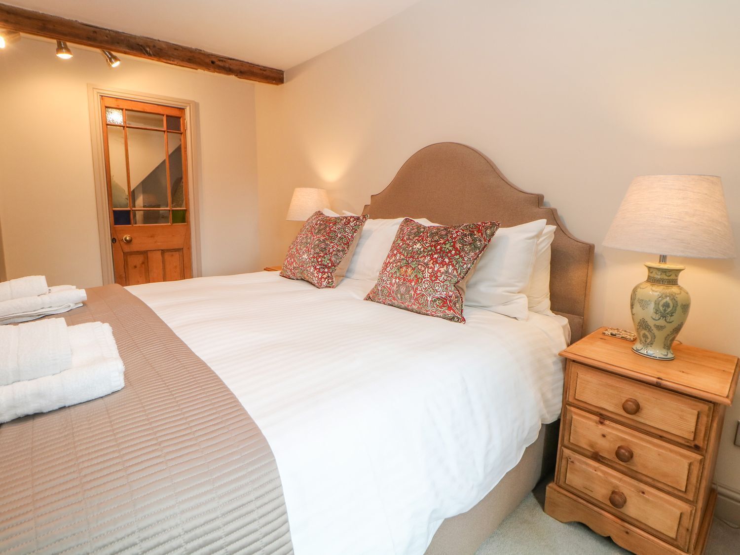 3 bedrooms, individually decorated, individually furnished, free WiFi