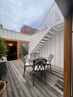 Outdoor dining - New 3000 square foot house/upper street Islington (London)