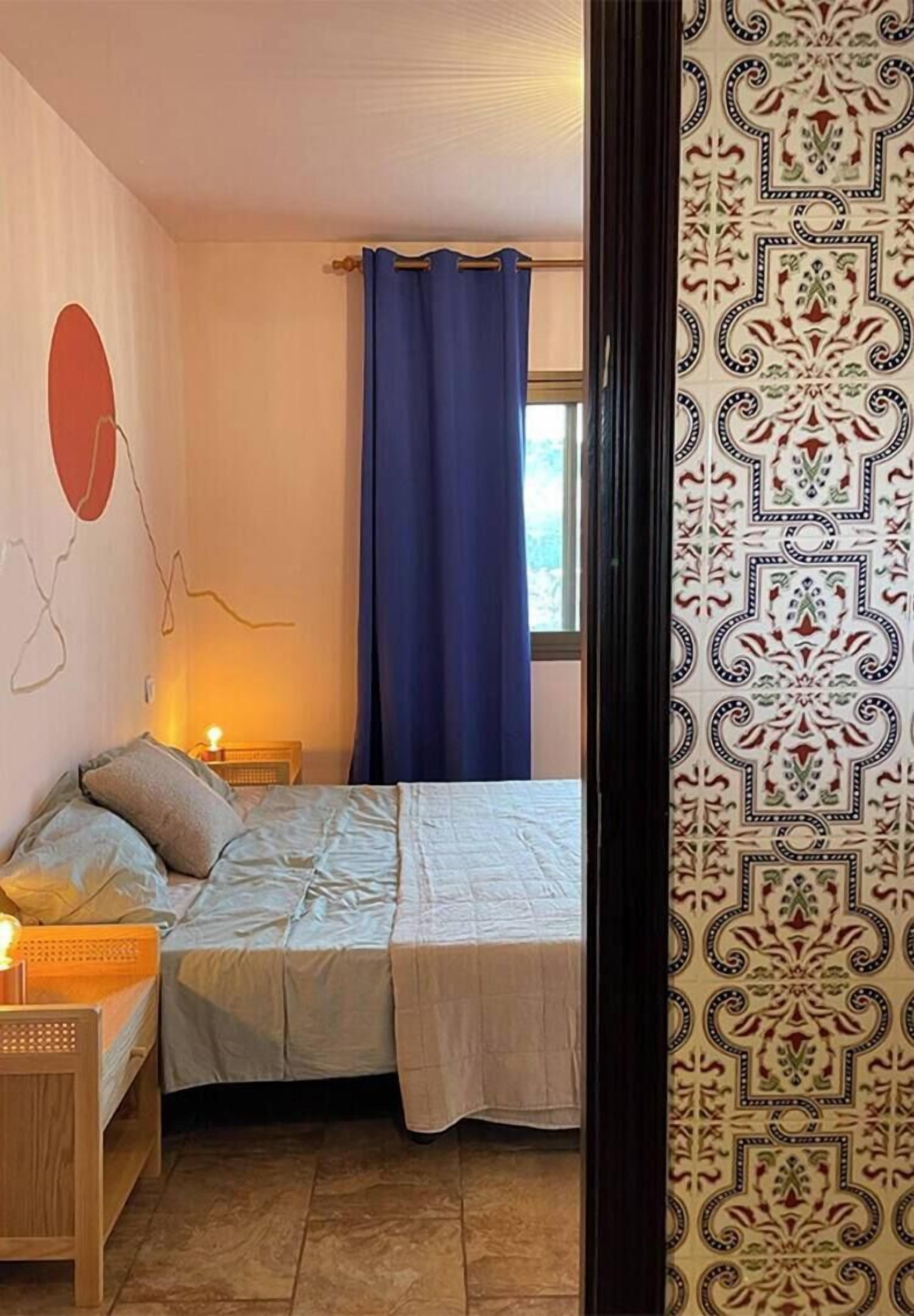 1 slaapkamer, een strijkplank/strijkijzer, wifi, beddengoed