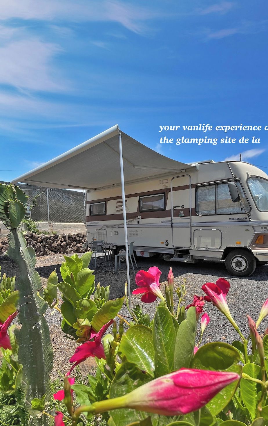 A vanlife experience at the glamping site de la CASA COCOLORES.