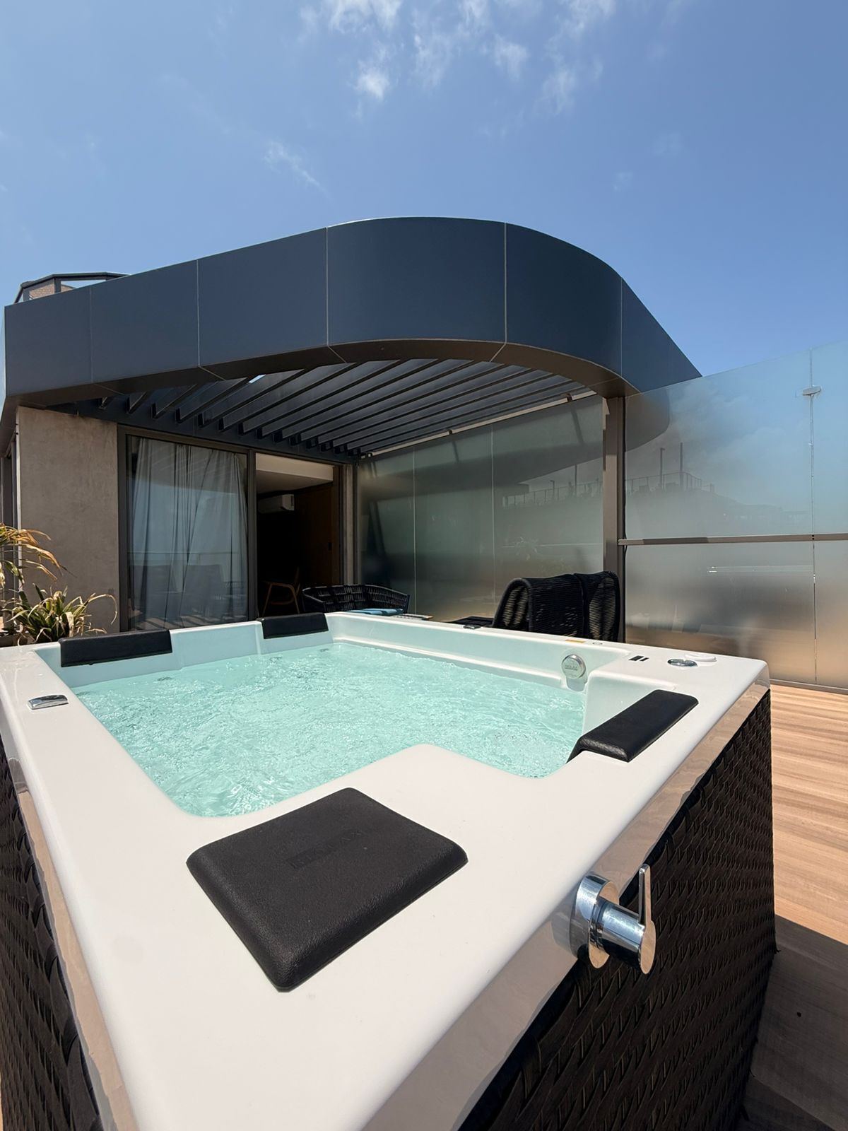 Apartamento luxo, 1 cama Queen, banheira de hidromassagem | Banheira de hidromassagem particular