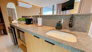 Apartment | Bathroom | Shower, hair dryer, towels, soap