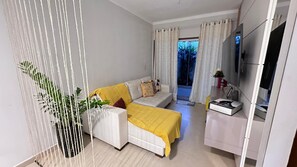 Villa | Living area | TV - Casa do Rosa  Conforto até 6 pessoas (São João da Boa Vista)