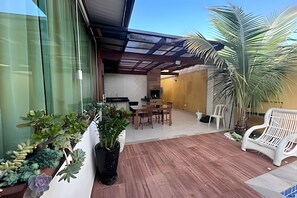 Villa | Restaurante al aire libre