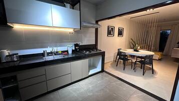 Biệt thự | Bếp riêng | Lò vi sóng