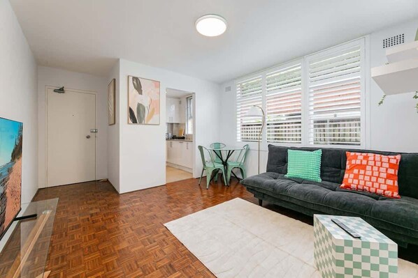 TV - Balmoral & Beyond, Connected Comfort in Mosman (Mosman)