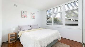 Iron/ironing board, WiFi, bed sheets