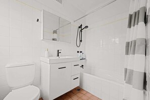 Regadera y secadora de cabello 