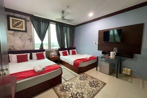 Room - Saujana City Hotel - Nearby KLIA. (Tanjung Dua Belas)