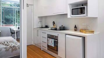 Micro-ondes, four, plaque de cuisson, grille-pain