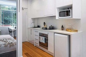 Micro-ondes, four, plaque de cuisson, grille-pain