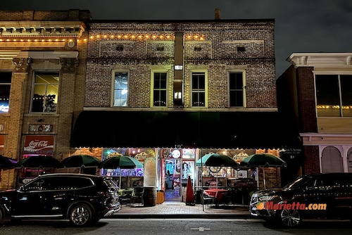 Charming 1-bedroom apartment in wonderful Marietta. Walk to the Square!