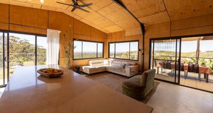 Ocean View Escape - less than 5 min to the highway