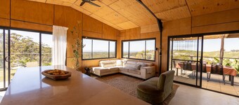 Ocean View Escape - less than 5 min to the highway