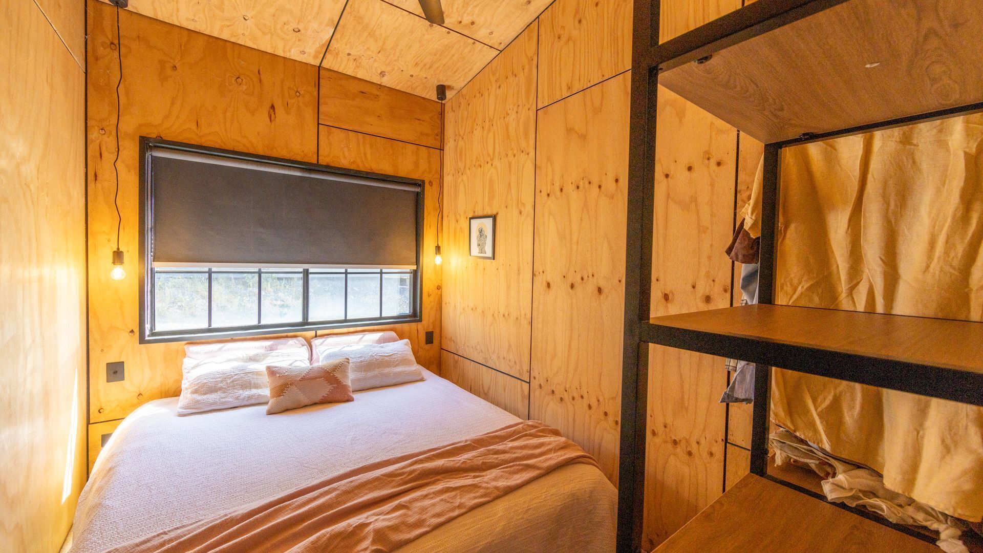 3 عدّة غرف نوم وواي فاي وملاءات أسرّة