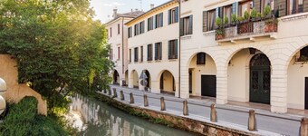 Luxury Apartment river view Treviso center