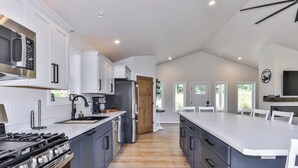 Unclassified image, 4 of 77, button - New Modern Construction on McNutt Lake, Minutes from downtown Minocqua! (Minocqua)