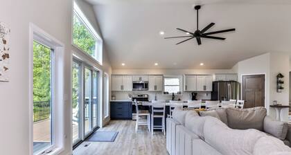 New Modern Construction on McNutt Lake, Minutes from downtown Minocqua!